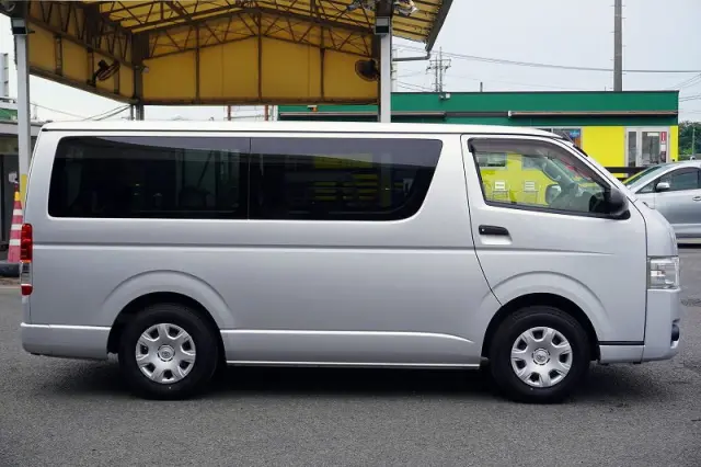 トヨタ ハイエースバン CBF-TRH200V(2WD)の写真5