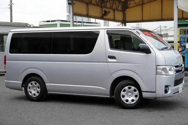 トヨタ ハイエースバン CBF-TRH200V(2WD)の写真6