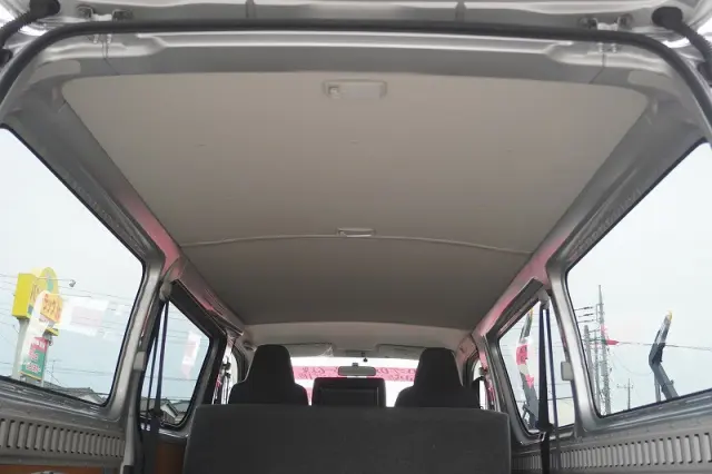 トヨタ ハイエースバン CBF-TRH200V(2WD)の写真17