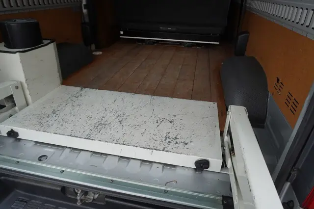 トヨタ ハイエースバン CBF-TRH200V(2WD)の写真18