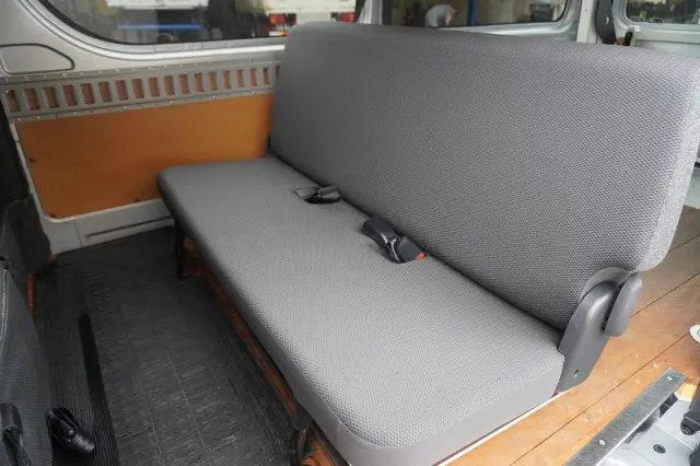 トヨタ ハイエースバン CBF-TRH200V(2WD)の写真27