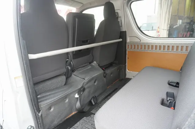 トヨタ ハイエースバン CBF-TRH200V(2WD)の写真28