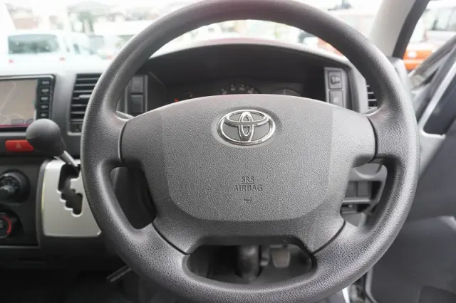 トヨタ ハイエースバン CBF-TRH200V(2WD)の写真29