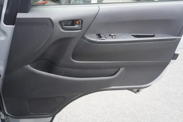 トヨタ ハイエースバン CBF-TRH200V(2WD)の写真35