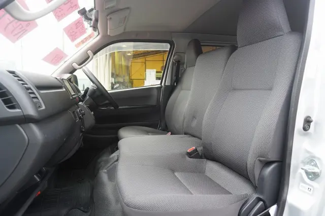 トヨタ ハイエースバン CBF-TRH200V(2WD)の写真39
