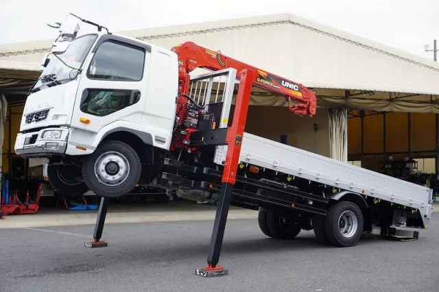 三菱 ファイター 2KG-FK62FZ(2WD)の写真1