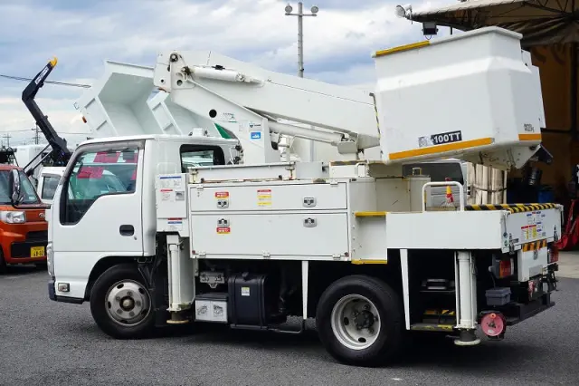 いすゞ エルフ TPG-NKR85AN(2WD)の写真7