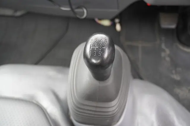 いすゞ エルフ TPG-NKR85AN(2WD)の写真35