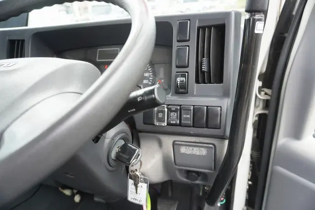 いすゞ エルフ TPG-NKR85AN(2WD)の写真38