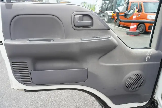 いすゞ エルフ TPG-NKR85AN(2WD)の写真44