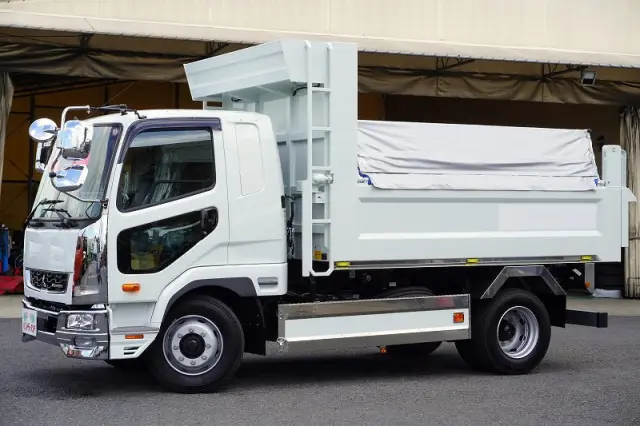 三菱 ファイター 2KG-FK62FZ(2WD)の写真1