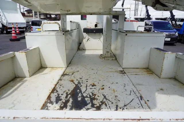 いすゞ エルフ TPG-NKR85AN(2WD)の写真20