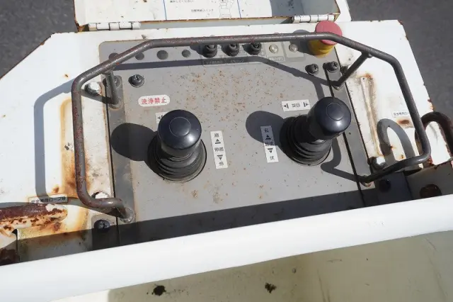 いすゞ エルフ TPG-NKR85AN(2WD)の写真28