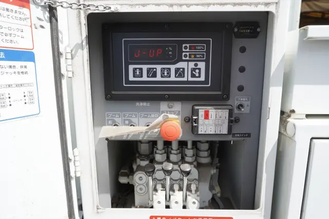 いすゞ エルフ TPG-NKR85AN(2WD)の写真33