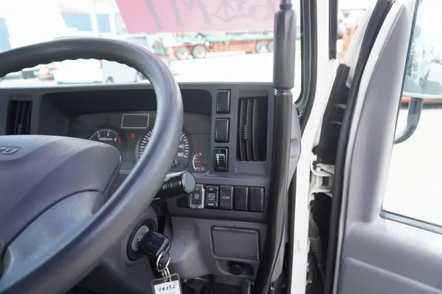 いすゞ エルフ TPG-NKR85AN(2WD)の写真39