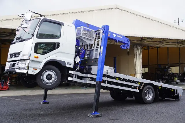三菱 ファイター 2KG-FK62FZ(2WD)の写真1