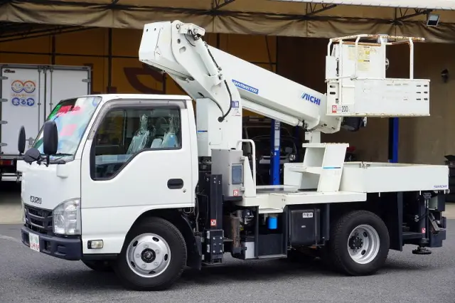 いすゞ エルフ TPG-NKR85AN(2WD)の写真1
