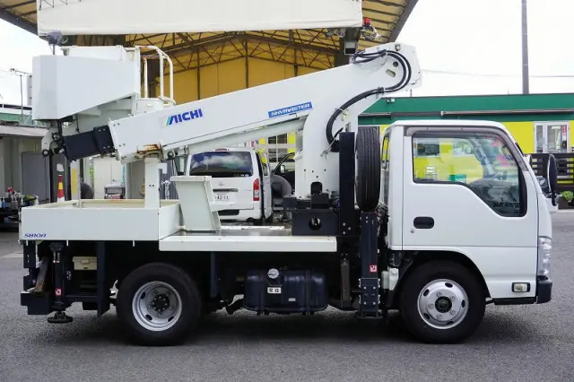 いすゞ エルフ TPG-NKR85AN(2WD)の写真5