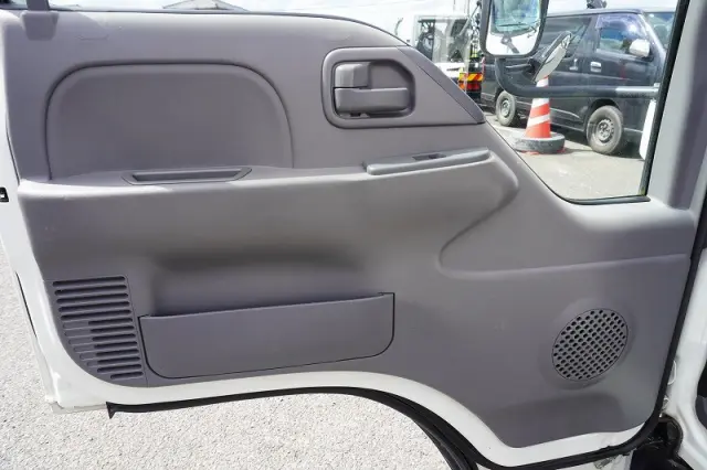 いすゞ エルフ TPG-NKR85AN(2WD)の写真43