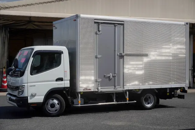三菱 キャンター 2RG-FEB50(2WD)の写真1