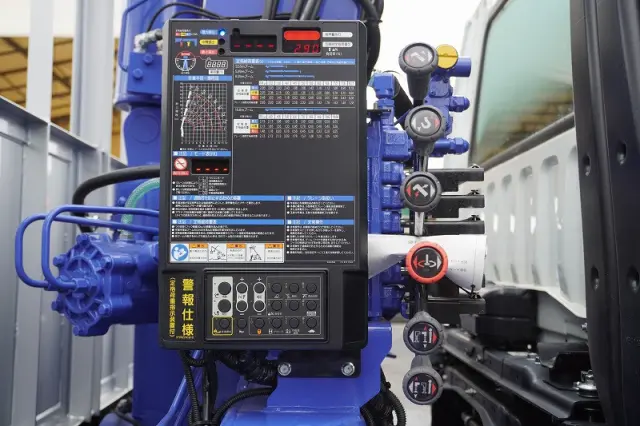 三菱 ファイター 2DG-FQ62F(6x4)の写真32