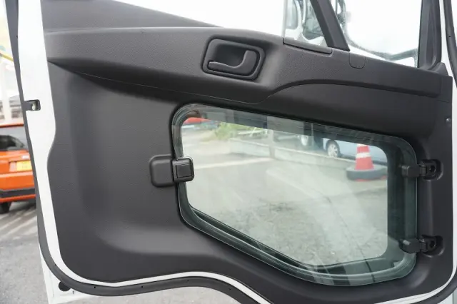 三菱 ファイター 2DG-FQ62F(6x4)の写真46