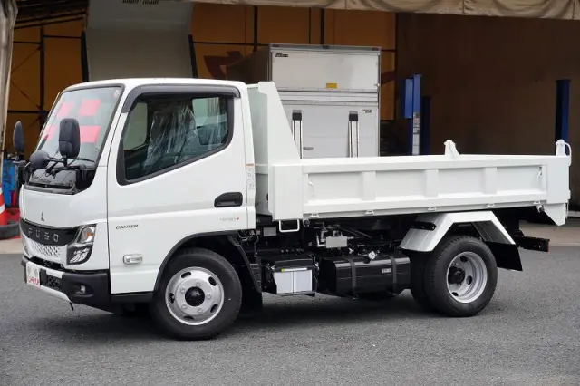 三菱 キャンター 2RG-FBA60(2WD)の写真1