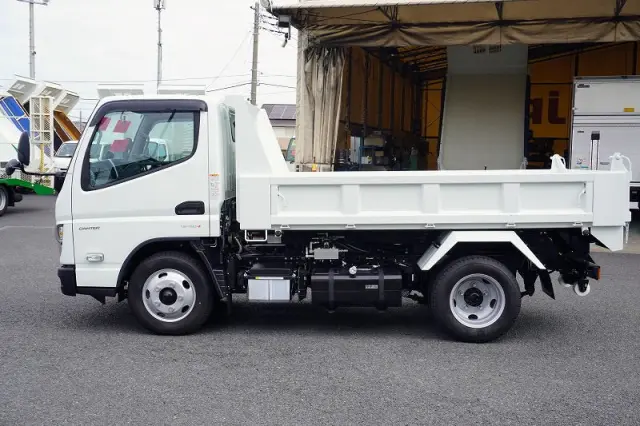 三菱 キャンター 2RG-FBA60(2WD)の写真3