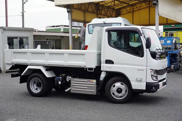 三菱 キャンター 2RG-FBA60(2WD)の写真6