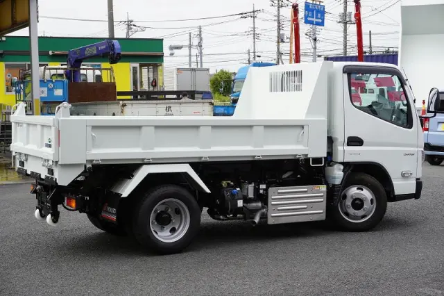 三菱 キャンター 2RG-FBA60(2WD)の写真8