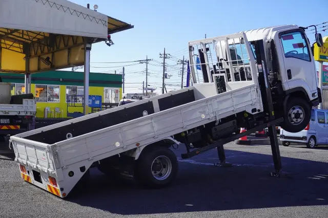 いすゞ フォワード 2PG-FRR90S2(2WD)の写真20