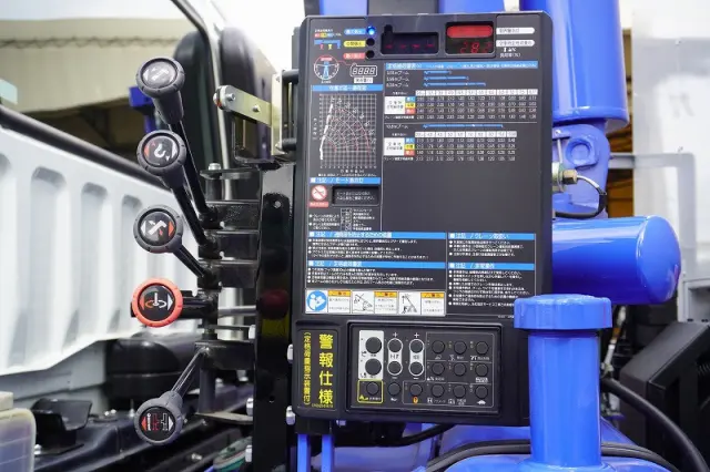 三菱 ファイター 2DG-FQ62F(6x4)の写真24