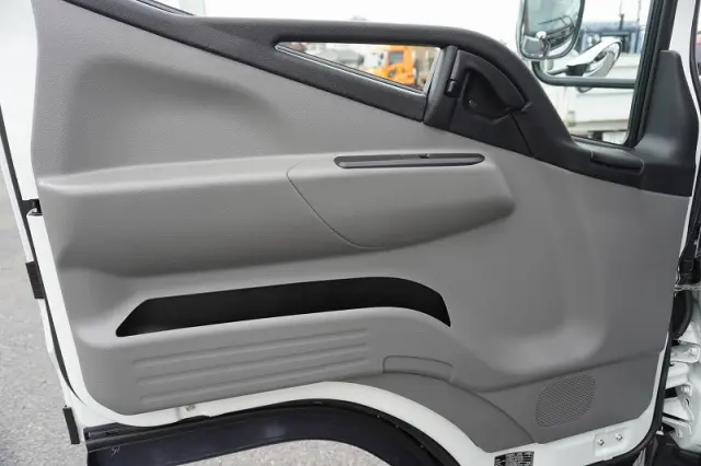 三菱 キャンター 2PG-FEB80(2WD)の写真41