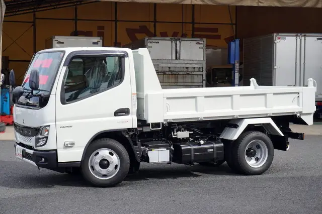 三菱 キャンター 2RG-FBA60(2WD)の写真1