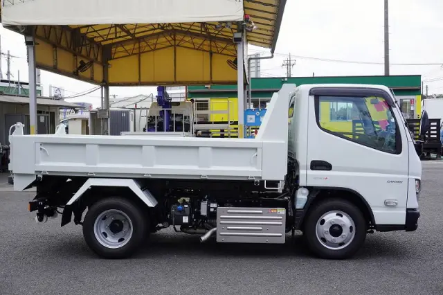 三菱 キャンター 2RG-FBA60(2WD)の写真5