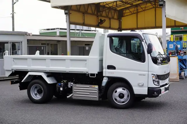 三菱 キャンター 2RG-FBA60(2WD)の写真6