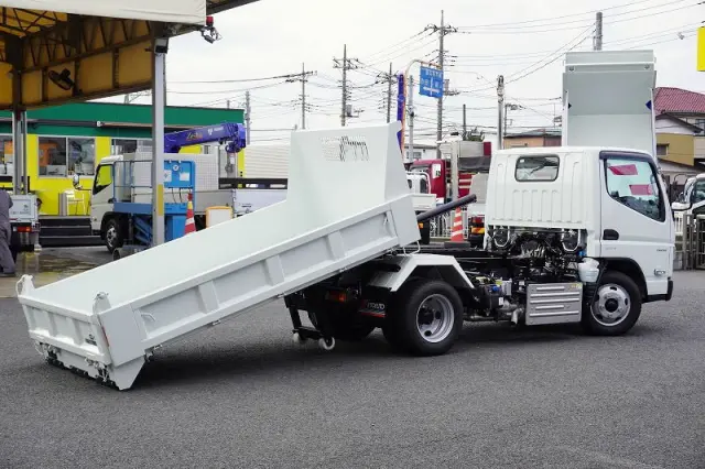 三菱 キャンター 2RG-FBA60(2WD)の写真9