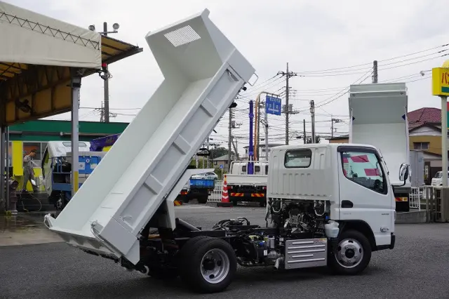 三菱 キャンター 2RG-FBA60(2WD)の写真26