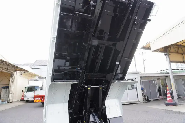 三菱 キャンター 2RG-FBA60(2WD)の写真28
