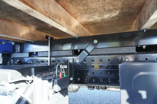 三菱 キャンター 2PG-FEB80(2WD)の写真12