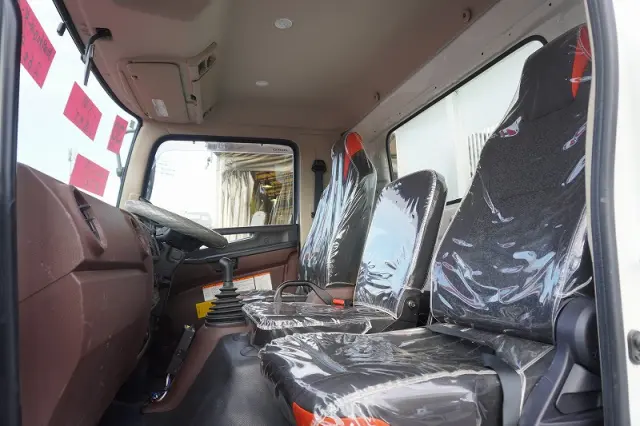 日野 レンジャー 2KG-FC2ABA(2WD)の写真40