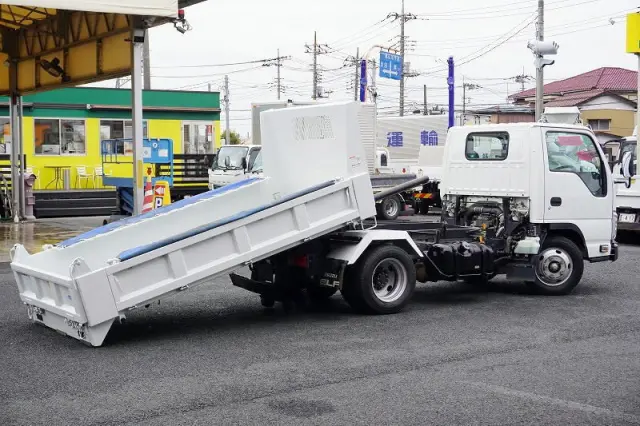 いすゞ エルフ TPG-NKR85AN(2WD)の写真9