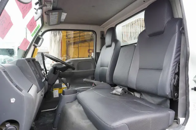 いすゞ エルフ TPG-NKR85AN(2WD)の写真40