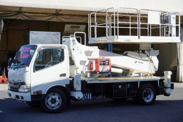 日野 デュトロ TKG-XZU650F(2WD)の写真1