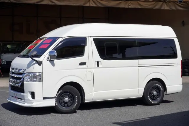 トヨタ ハイエースバン CBF-TRH200K(2WD)の写真1