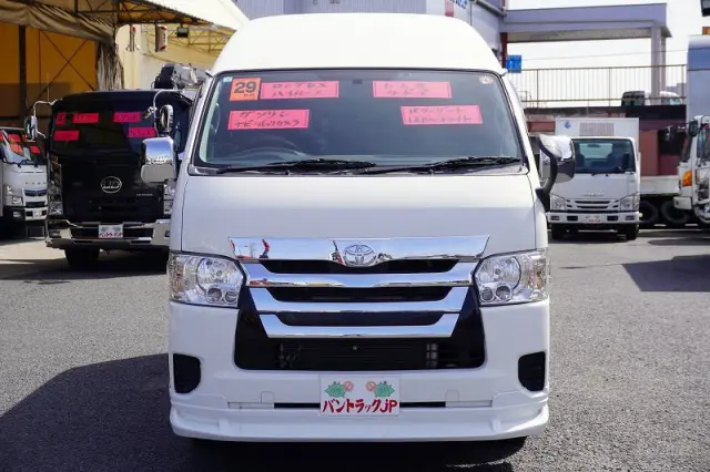 トヨタ ハイエースバン CBF-TRH200K(2WD)の写真2