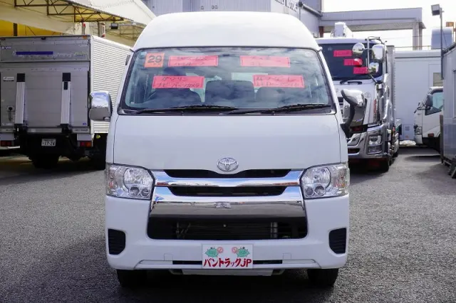 トヨタ ハイエースバン CBF-TRH200K(2WD)の写真2