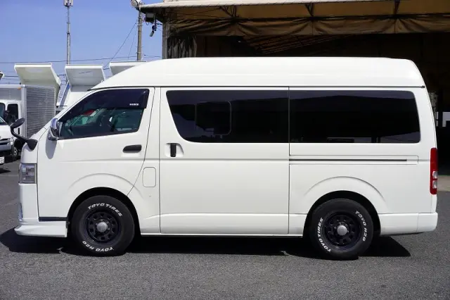 トヨタ ハイエースバン CBF-TRH200K(2WD)の写真3