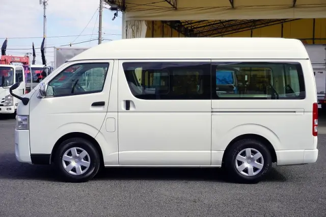 トヨタ ハイエースバン CBF-TRH200K(2WD)の写真3