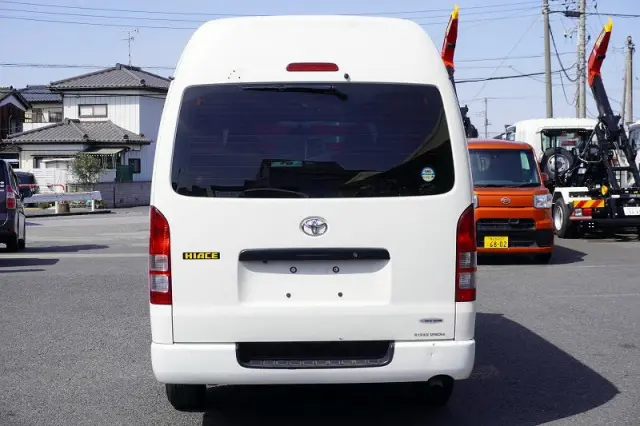 トヨタ ハイエースバン CBF-TRH200K(2WD)の写真4